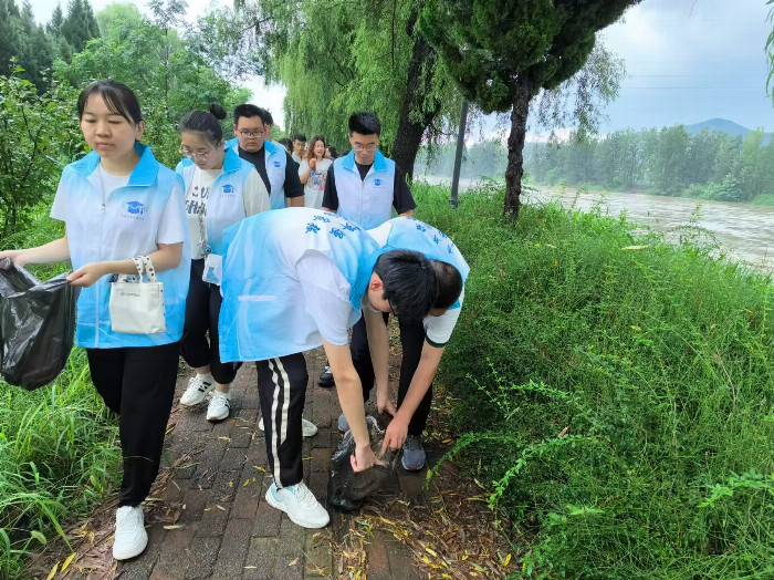 青 山绿水,“河”我守护|江南大学“河”你守绿实践团筑梦绿色新篇章